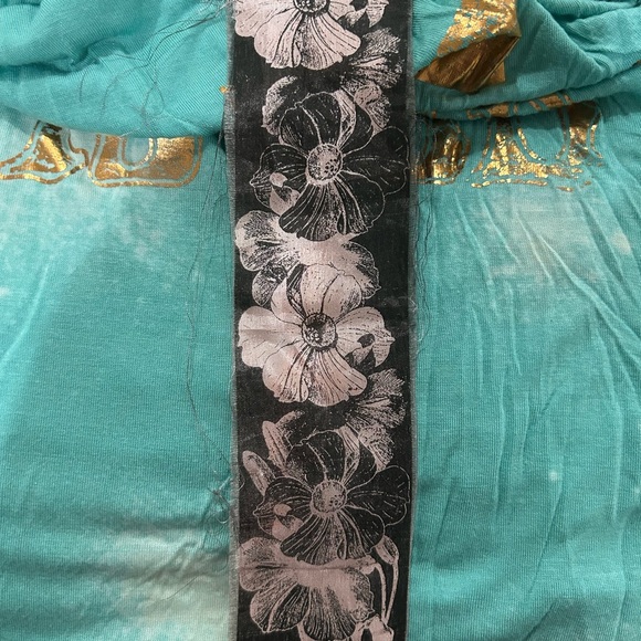 Vintage cutout back T-shirt - Picture 2 of 3